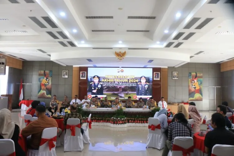 Kapolda Sumbar Pimpin Press Release Akhir Tahun, Laka Lantas Turun ditahun 2024