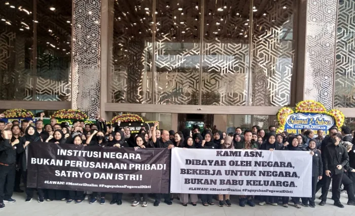 Rekan Dipecat Tanpa Prosedur, ASN Kemendikti Saintek Gelar Aksi Protes Menteri Satryo Brodjonegoro
