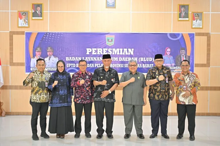 Gubernur Mahyeldi Resmikan Status BLUD pada UPTD BKOM dan Pelkes Sumbar