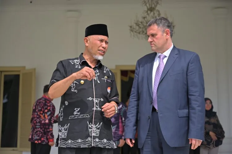 Gubernur Sumbar Mahyeldi Trima Kunjungan Dubes Romania, Membahas Sejumlah Rencana Kerjasama