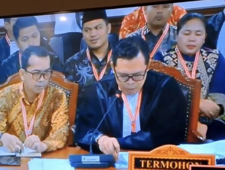 Dicecar Soal Jutaan Tanda Tangan Palsu di Pilgub, KPU – Bawaslu Sulsel Kelabakan Menjelaskan ke Hakim MK