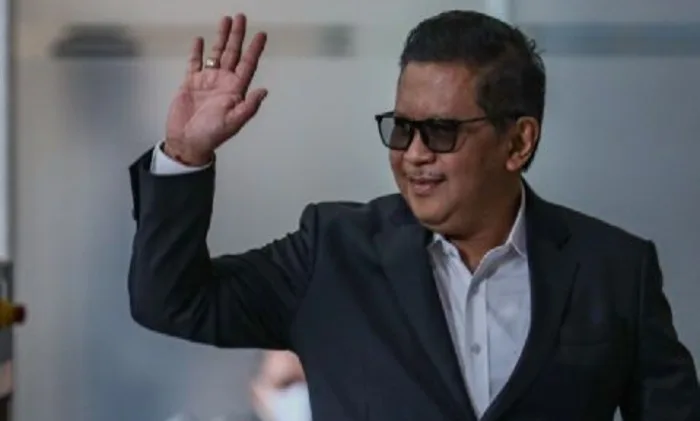 Tidak Ditahan Usia Diperiksa 3,5 Jam Sebagai Tersangka, Hasto Senyum Sumringah Saat Keluar Gedung KPK