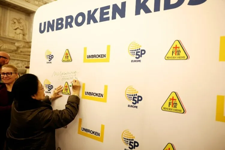 Megawati Ikut Tanda Tangani Komitmen Bantu Penyintas Perang di Palestina dan Ukraina