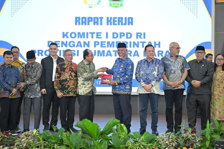 Rapat Kerja Bersama Komite I DPD RI, Gubernur Mahyeldi Tegaskan Komitmen dalam Mendukung Program Reforma Agraria