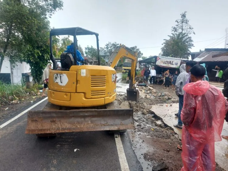Curah Hujan Tinggi di Kabupaten Solok,  Pemkab Kirimkan Bantuan
