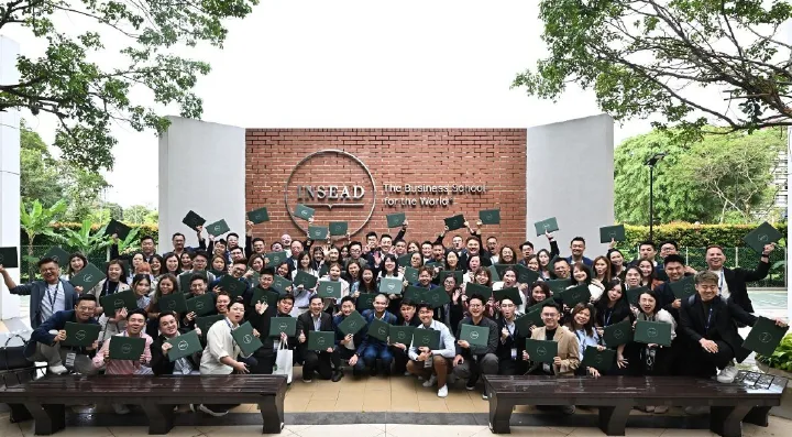 Allianz Wisuda 200 Agen Kelas Dunia lewat Pinnacle Excellence Program