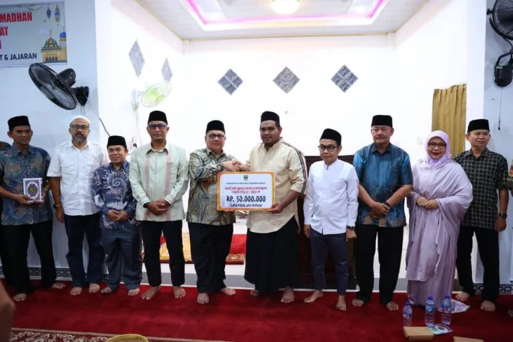 Ketua DPRD Sumbar Muhidi Ajak Masyarakat Dekat dengan Al-Qur’an dalam Safari Ramadan
