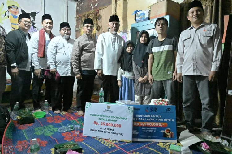 Subuh Mubarakah dan Bedah Rumah Warga di Solsel, Gubernur Mahyeldi : Jangan Tinggalkan Generasi yang Lemah Iman