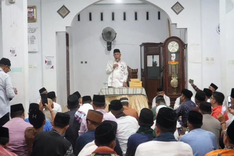 Serahkan Bantuan Pembangunan Masjid, Gubernur Mahyeldi Ingatkan Orangtua Agar Tidak Meninggalkan Generasi Yang Lemah