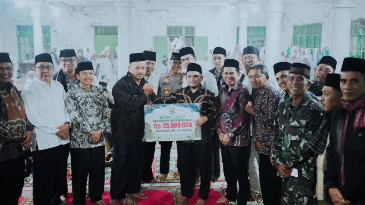 Perjalanan Ekstrem! Wakil Bupati Solok dan TSR Kunjungi Masjid Nurul Huda, Berikan Bantuan Rp 25 Juta