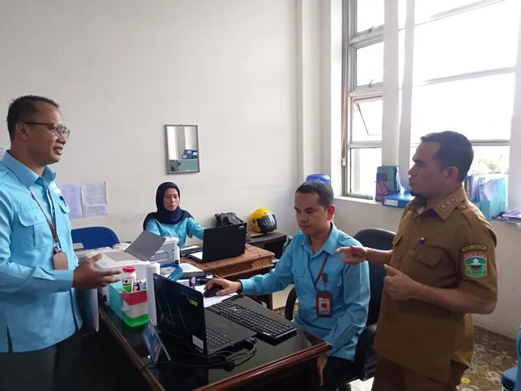 Wujudkan Pelayanan Yang Mudah Bagi Masyarakat, Wabup Candra Tinjau Digitalisasi di Dukcapil Kabupaten Solok