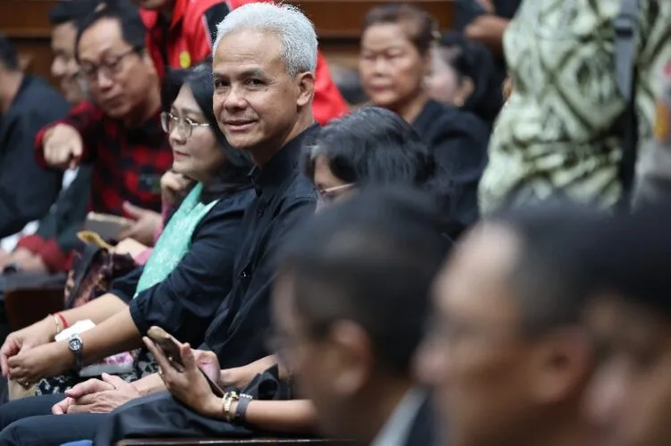 Ganjar Pranowo dan Elite PDIP Hadir Saksikan Sidang Lanjutan Sekjen PDIP: “Semangat Mas Hasto!”
