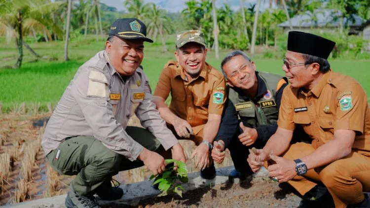Wabup Candra Apresiasi Langkah Kemenag  Dalam Gerakan Penanaman Sejuta Pohon