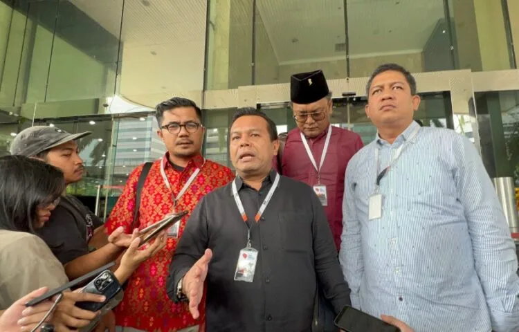Tim Hukum Hasto Beberkan 'Segudang' Bukti Dugaan Pelanggaran Rossa Purbo Bekti Cs ke Dewas KPK