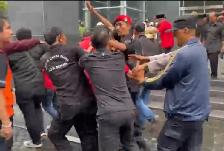 Satgas PDIP Amankan Sejumlah Penyusup di Sidang Hasto, Ngaku Dibayar Rp50 Ribu