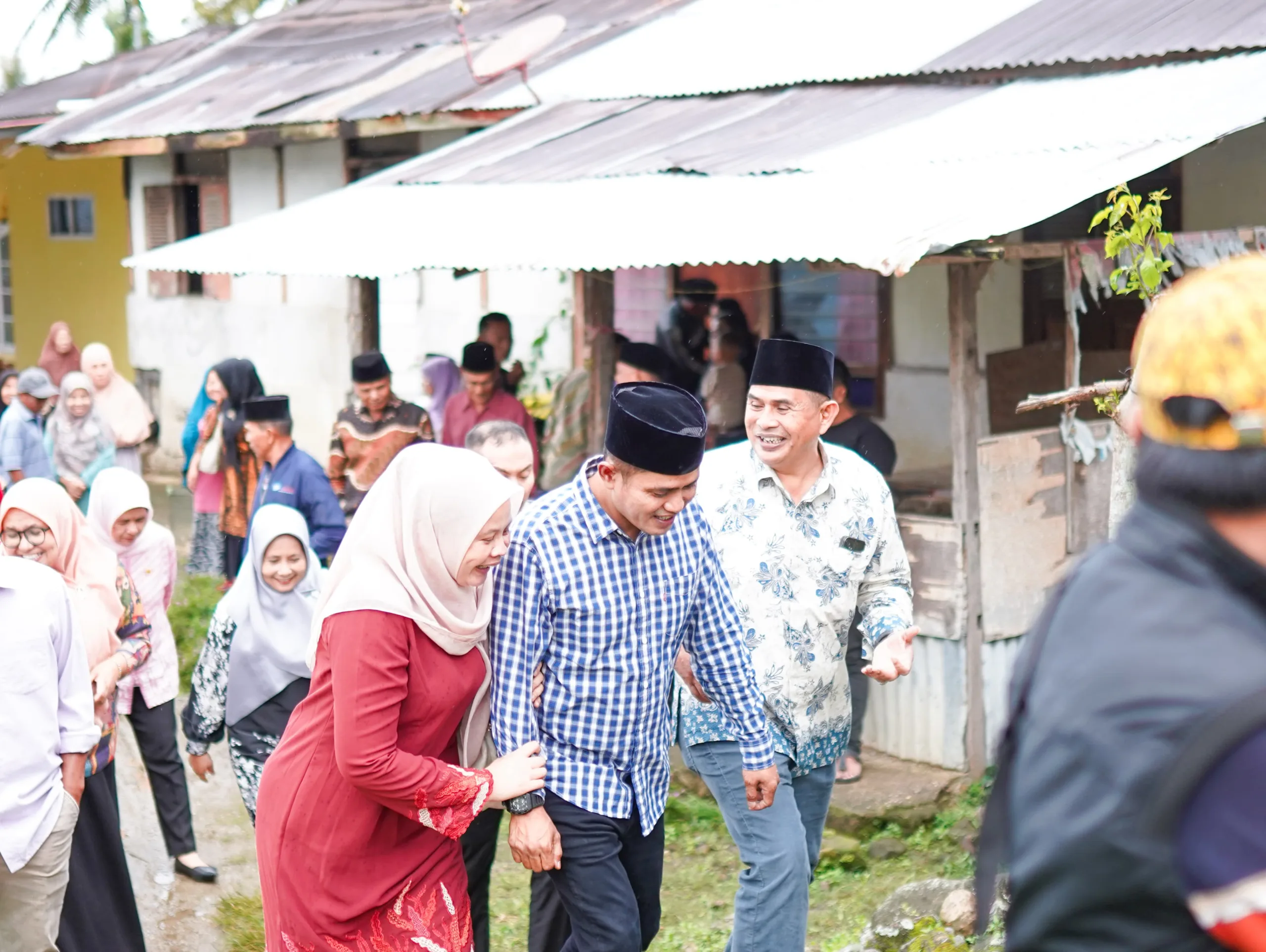 Bupati Solok Serahkan Bedah Rumah Kepada Warga Kurang Mampu di Jorong Tabek Pala Talang