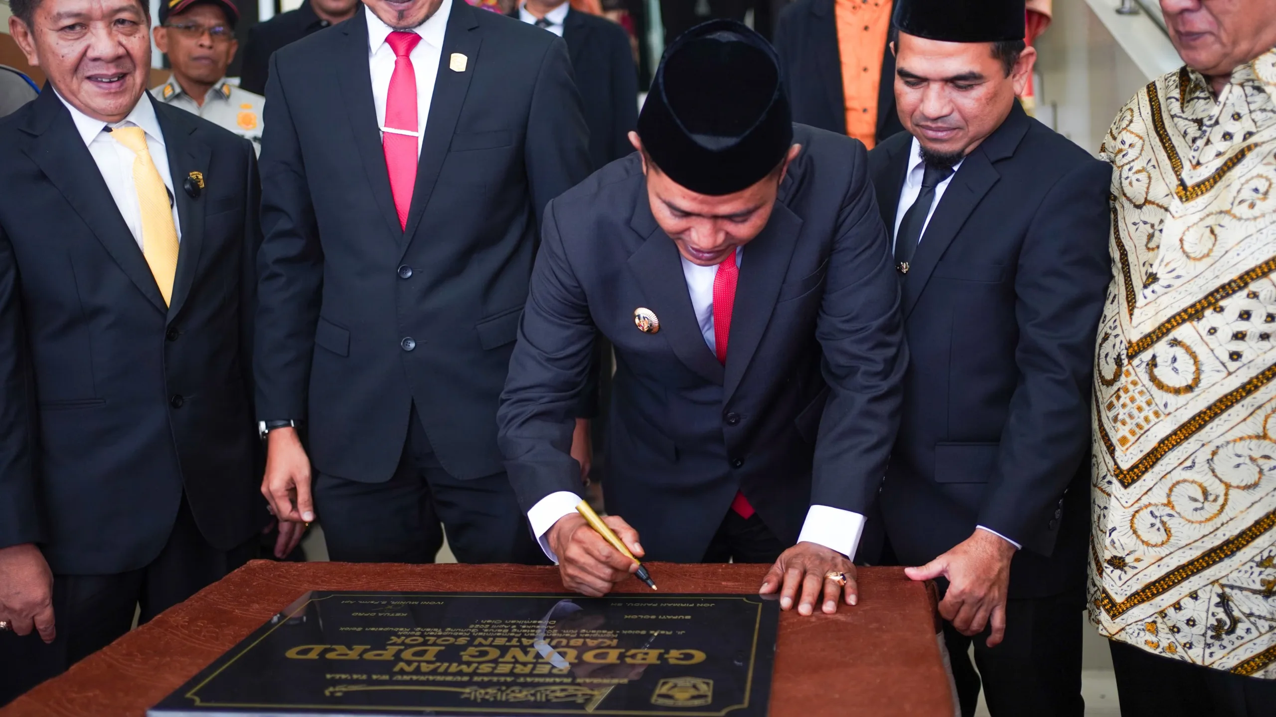 Resmikan Kantor DPRD Baru, Bupati Solok Jon Firman Pandu Minta Tingkatkan Kualitas Pelayanan 