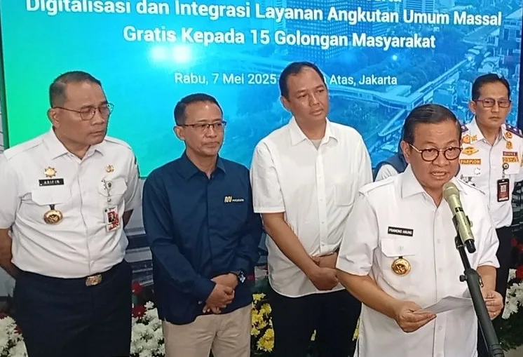 Gubernur Pramono Perintahkan Pejabat DKI yang Dilantik Naik Angkutan Umum ke Kantor