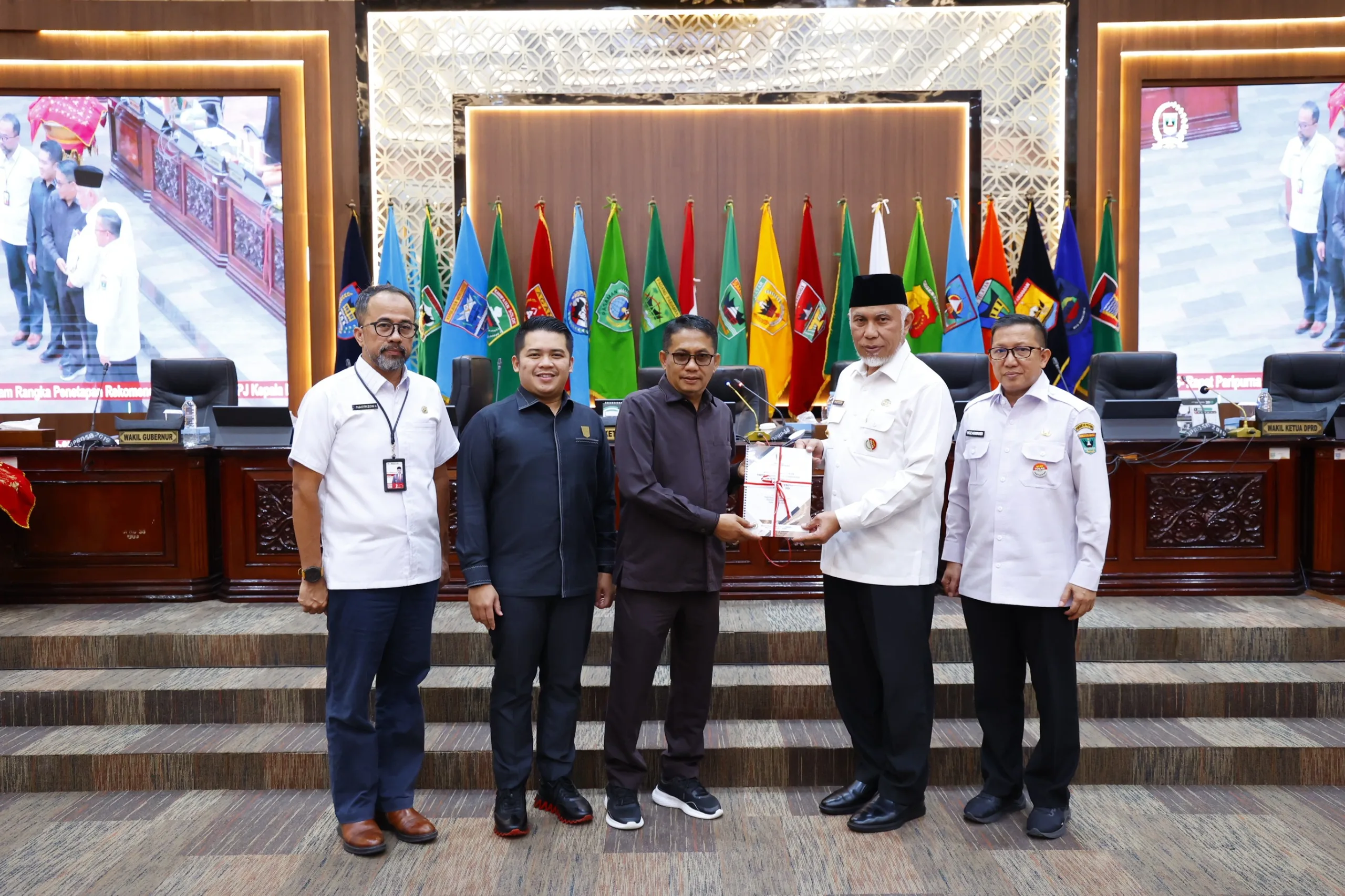 Rapat Paripurna, DPRD Sumbar Serahkan Rekomendasi LKPj Kepala Daerah Tahun 2024
