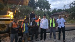Gubernur Mahyeldi Tinjau Perbaikan Ruas Jalan Manggopoh - Padang luar