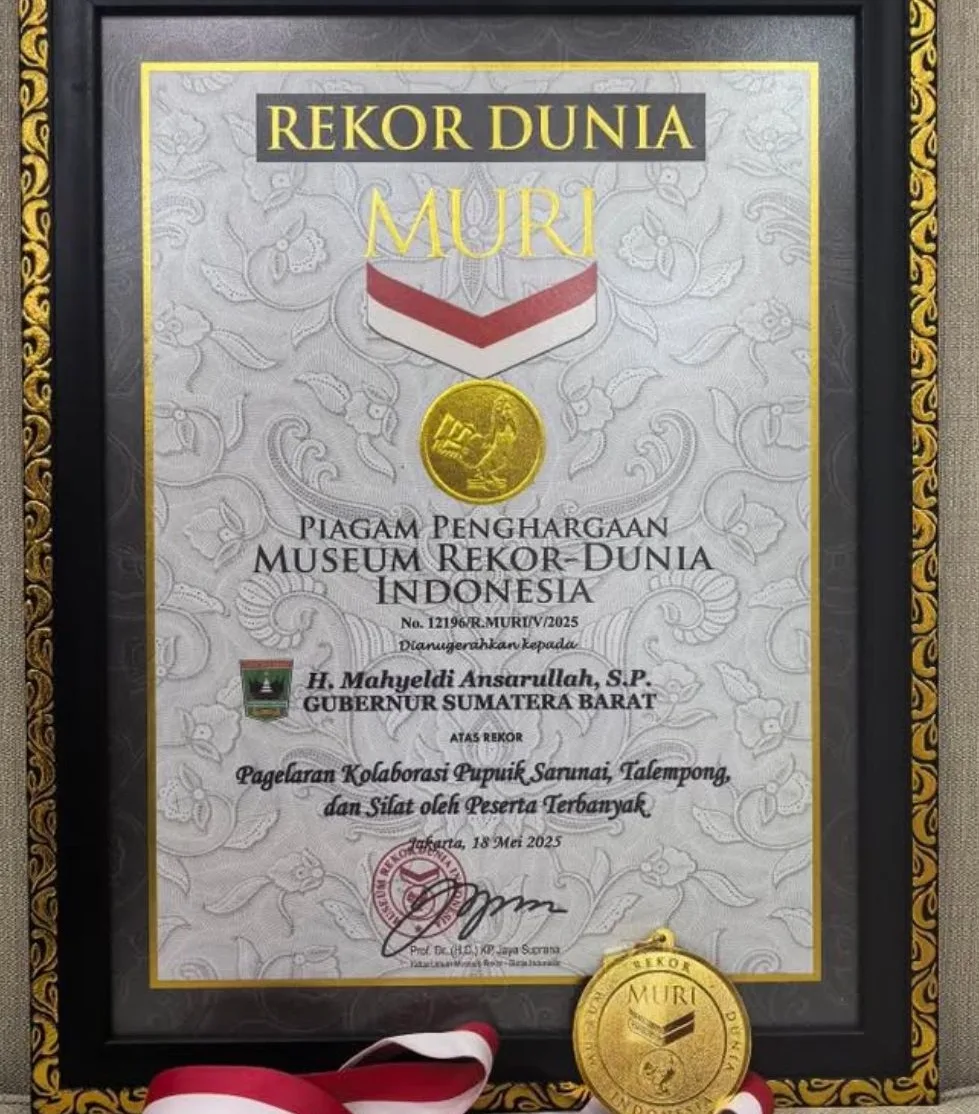 Gubernur Mahyeldi Berhasil Raih Rekor MURI Berkat Festival Sumbar Tageh