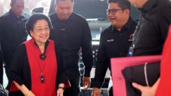 Megawati Bersama Prananda Terima Laporan Jalan Santai Para Kepala Daerah