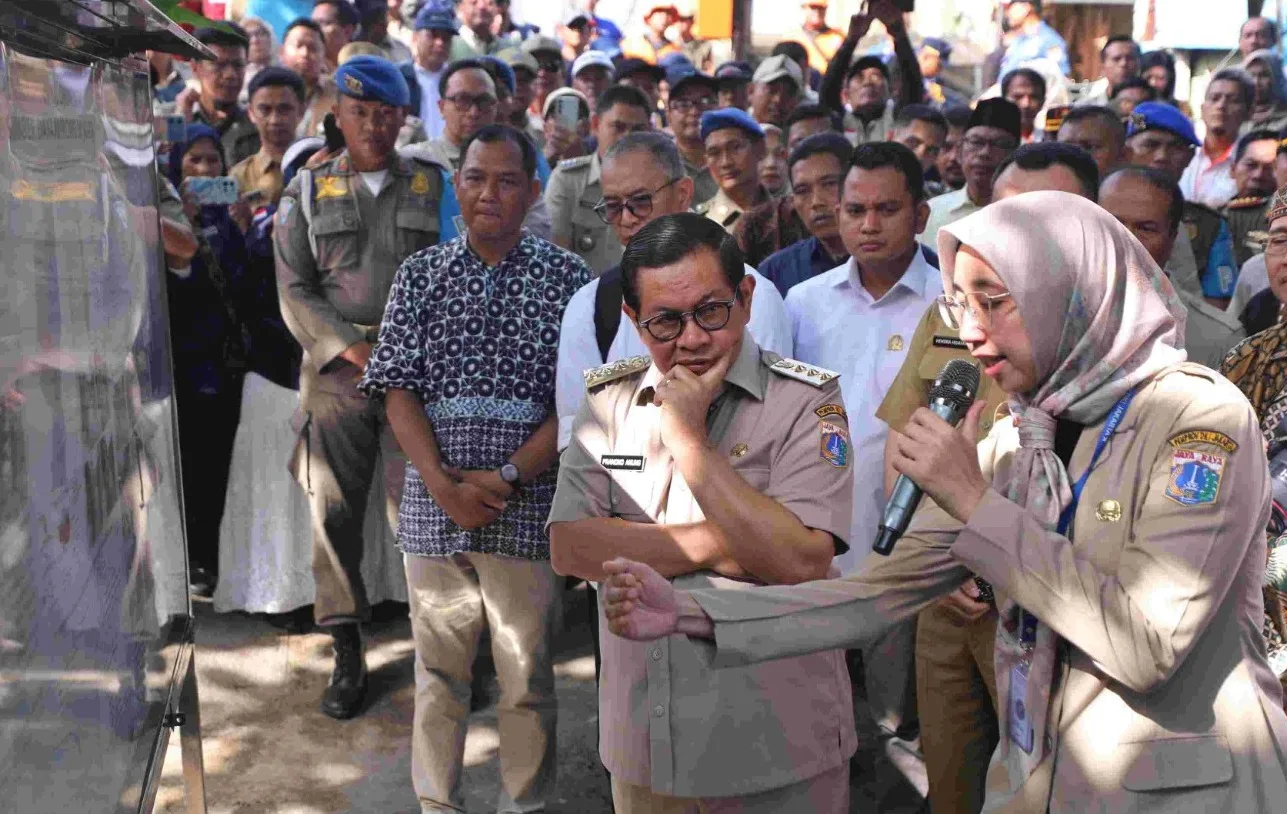 Gubernur Pramono Tinjau Langsung Pengerukan Kali Cakung