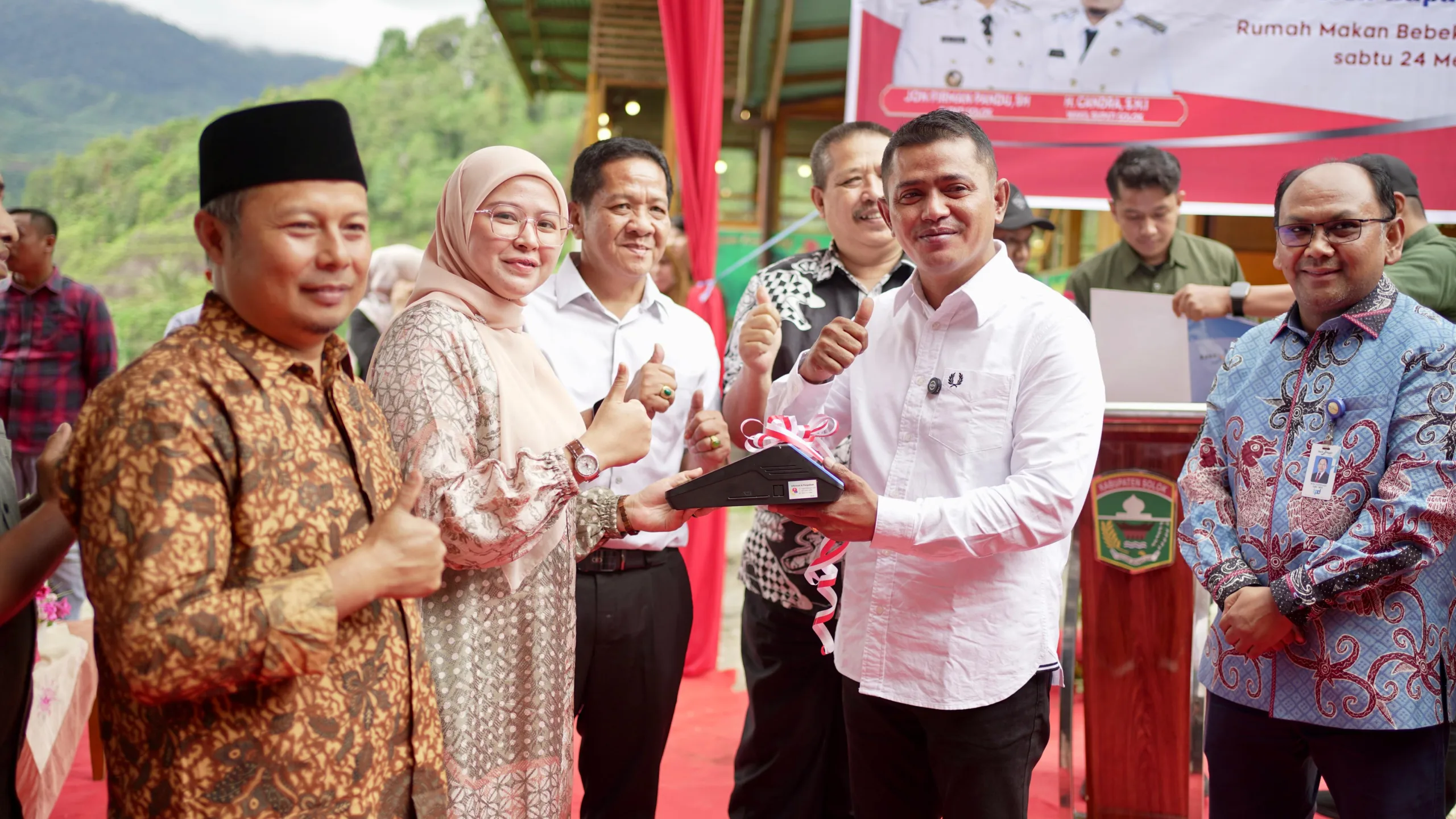 Bupati Solok Resmikan Penggunaan Perdana Tapping Box Pajak di Rumah Makan dan Restoran