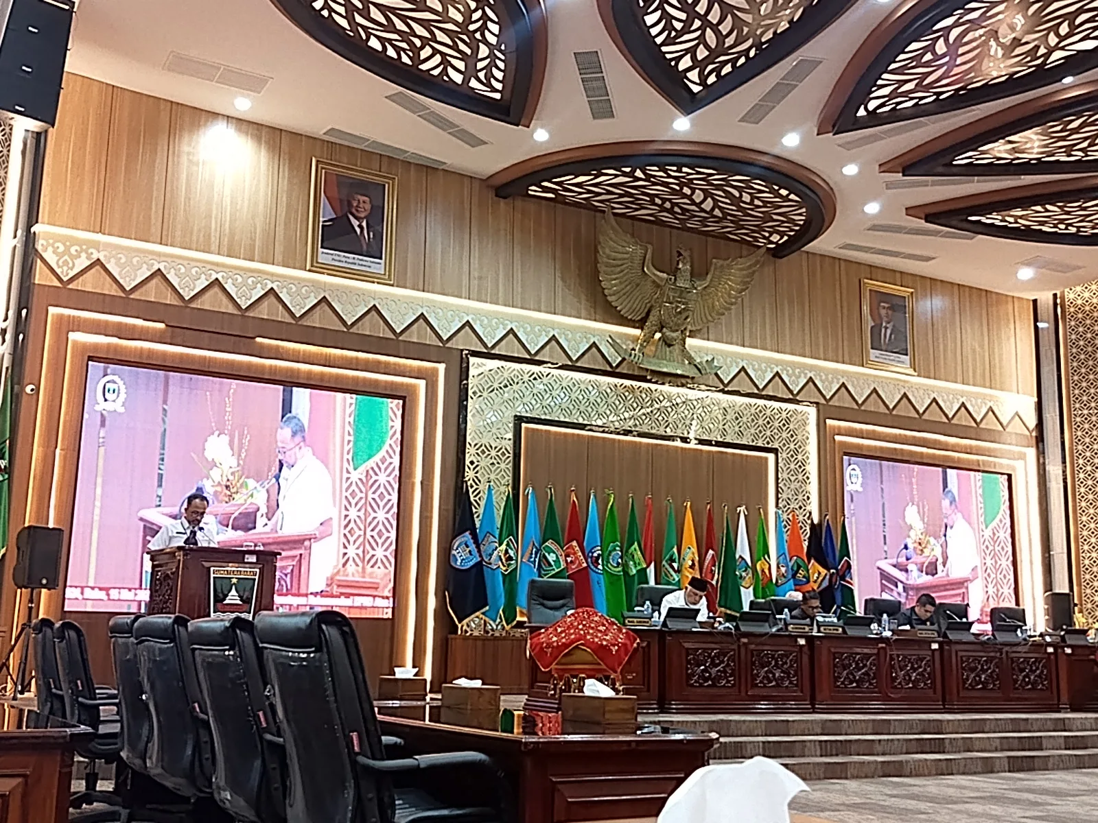 Rapat Paripurna, DPRD Sumbar Serahkan Rekomendasi LKPj Kepala Daerah Tahun 2024