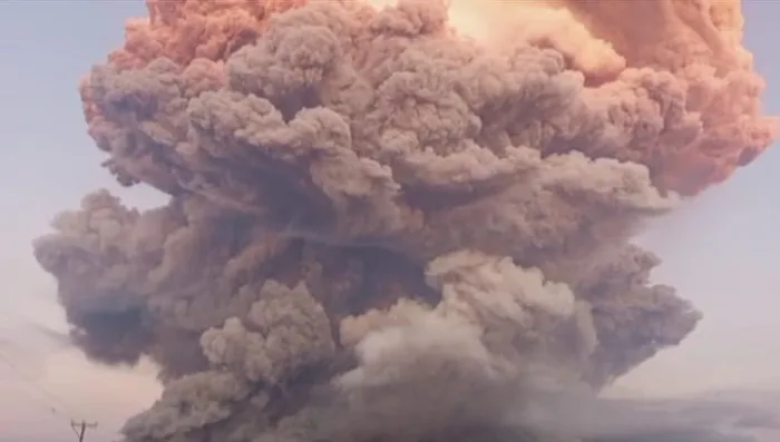 Gunung Lewotobi Laki-laki di NTT Meletus Lagi