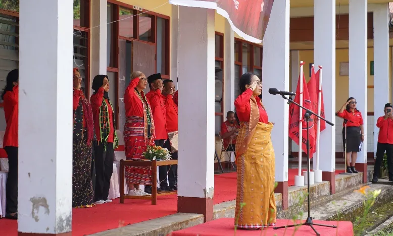 Ketua DPP PDIP bidang Perempuan dan Anak Bintang Puspayoga Pimpin Upacara Hari Pancasila di Manggarai NTT