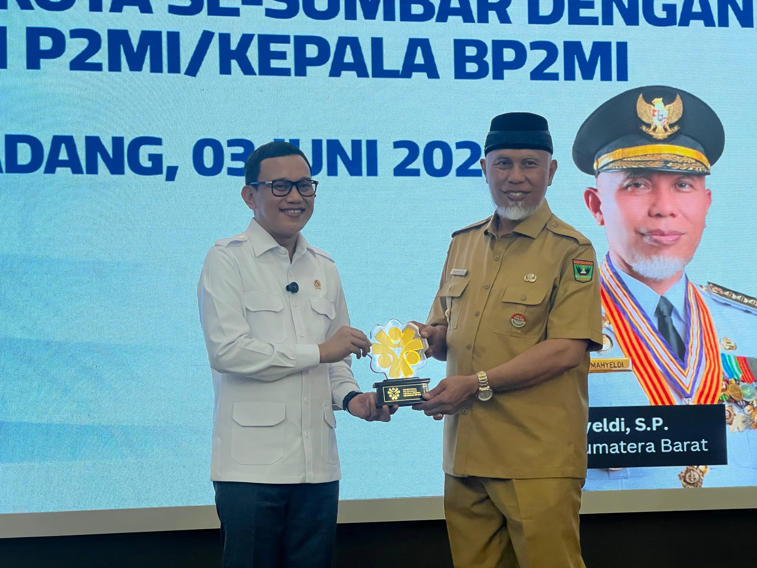 Kunjungan ke Pemprov Sumbar, Menteri P2MI Berharap Angkatan Kerja Lebih Maksimalkan Peluang Bekerja di Luar Negeri