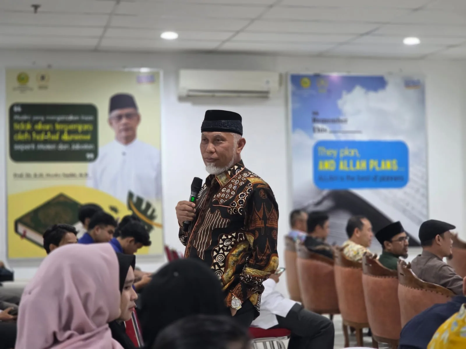 Gubernur Sumbar Ajak Mahasiswa Jadi Pilar Indonesia Emas 2045