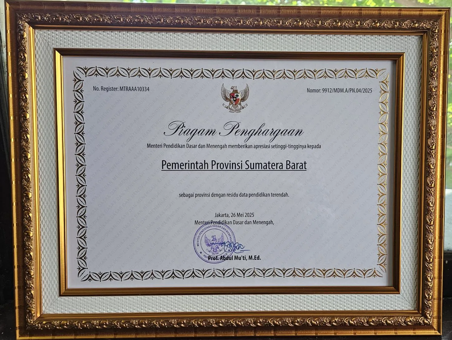 Sumatera Barat Raih Penghargaan Nasional sebagai Provinsi dengan Residu Data Pendidikan Terendah