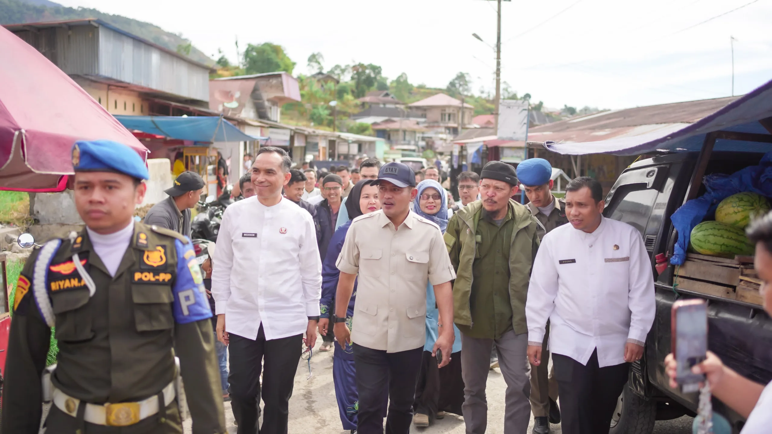 Bupati Jon Firman Pandu Kunjungi Pasar Bukit Sileh, Tinjau Rencana Revitalisasi untuk Atasi Gangguan Jalan Umum
