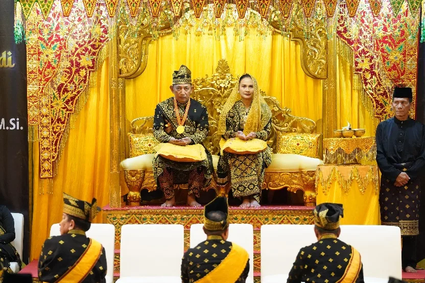 Terima Anugerah Adat Ingatan Budi dari LAM Riau, Kapolri Jenderal Sigit: Pengabdian Berakar pada Nilai-Nilai Luhur