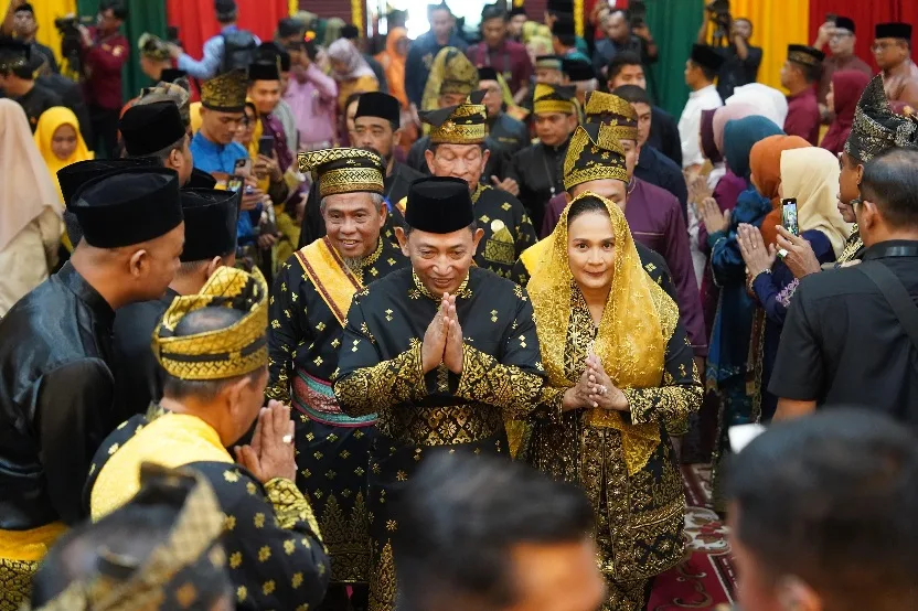 Terima Anugerah Adat Ingatan Budi dari LAM Riau, Kapolri Jenderal Sigit: Pengabdian Berakar pada Nilai-Nilai Luhur