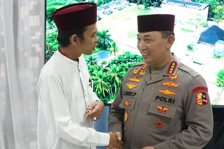 Kunjungi Ponpes Ustaz Abdul Somad, Kapolri Sampaikan Pesan Bersatu dalam Keberagaman