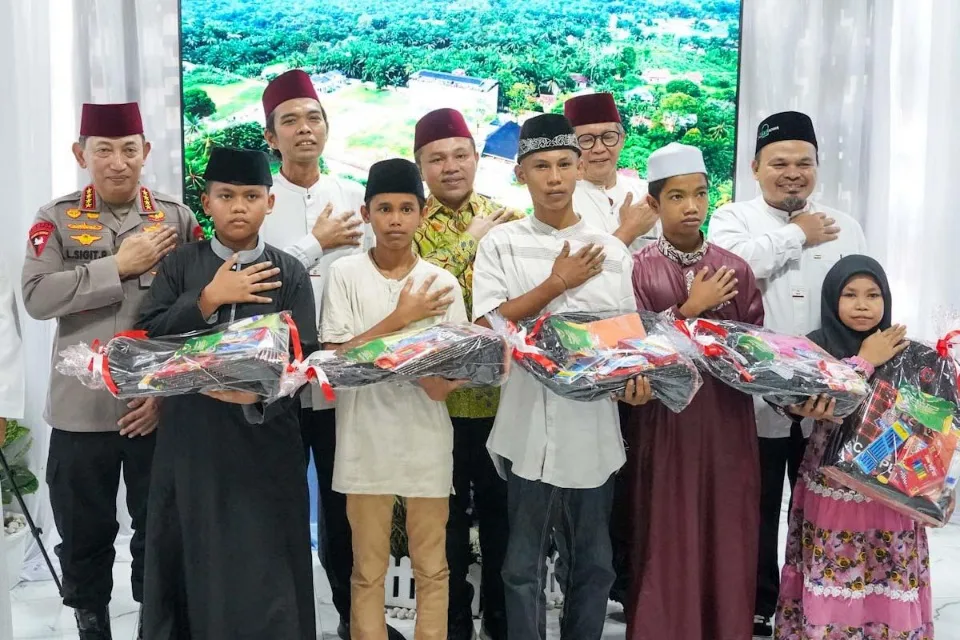Kunjungi Ponpes Ustaz Abdul Somad, Kapolri Sampaikan Pesan Bersatu dalam Keberagaman