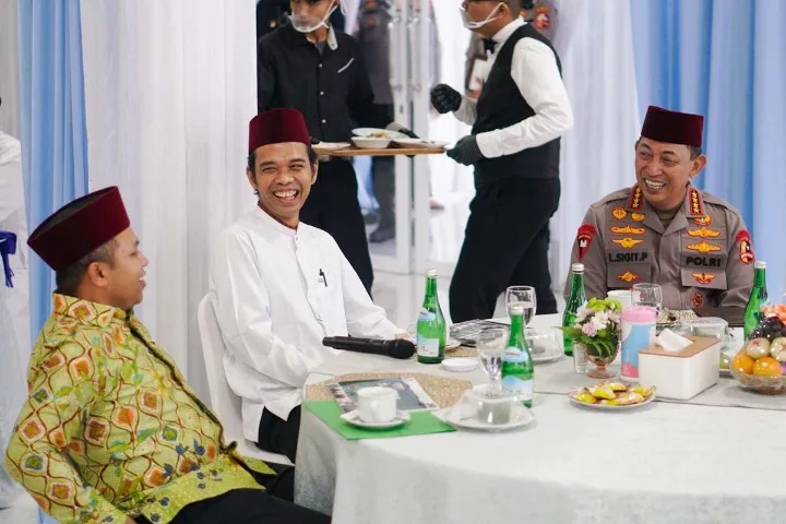 Kunjungi Ponpes Ustaz Abdul Somad, Kapolri Sampaikan Pesan Bersatu dalam Keberagaman