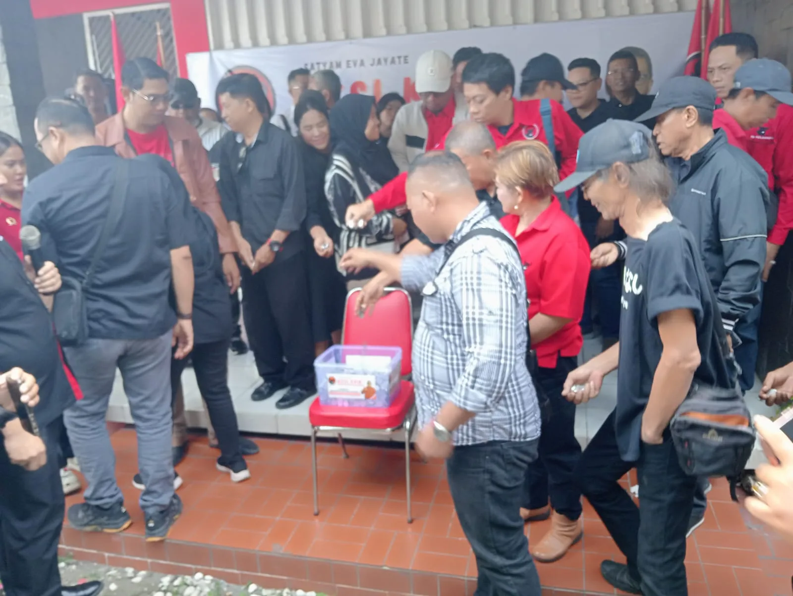 Banteng Jogja Buat Gerakan Kumpul Koin Sebagai Simbol Menolak Kriminalisasi dan Politisasi Hukum Terhadap Hasto