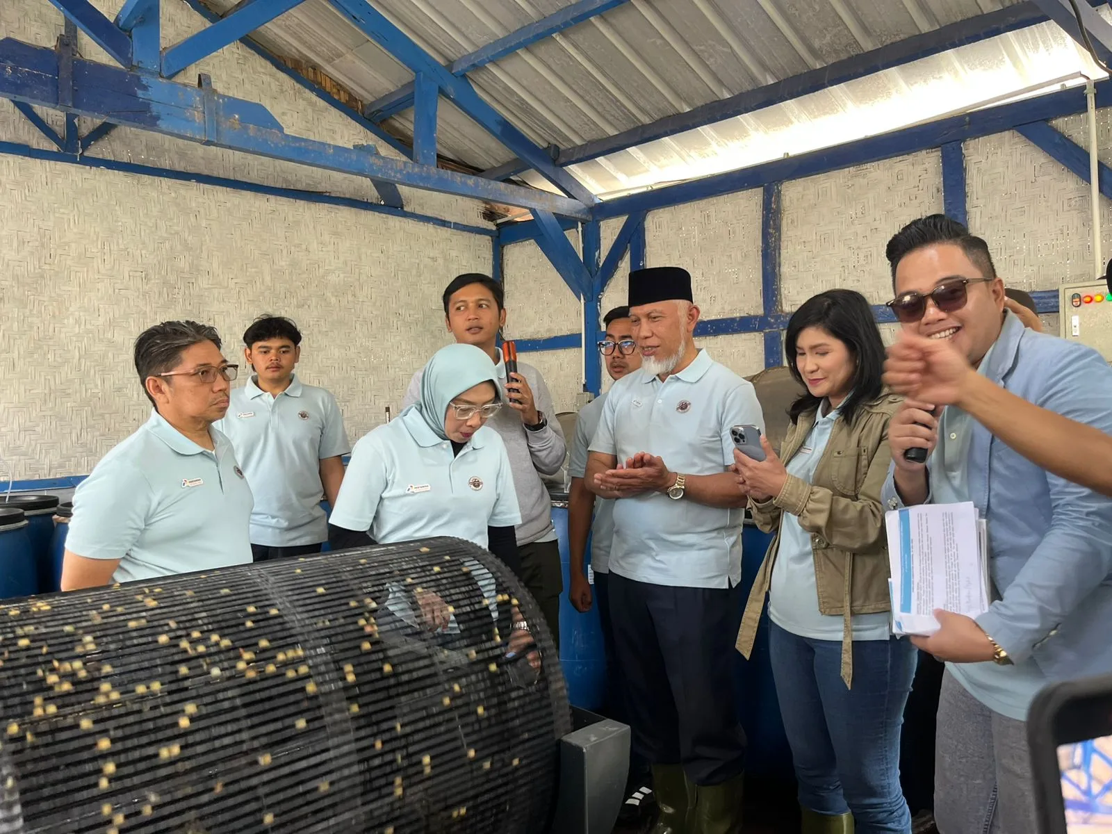 Tinjau Inovasi Pengolahan Kopi Kamojang, Gubernur Mahyeldi Dorong PGE Kembangkan Hal Serupa di Sumbar