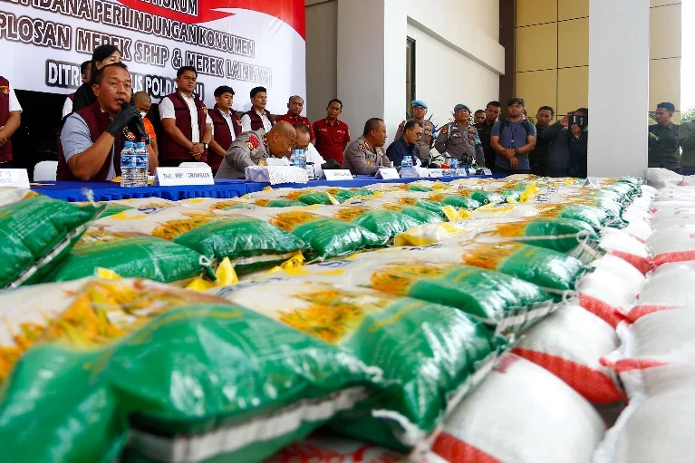 Polda Riau Bongkar Beras Oplosan, Wakajati: Bukti Negara Hadir Lindungi Konsumen!
