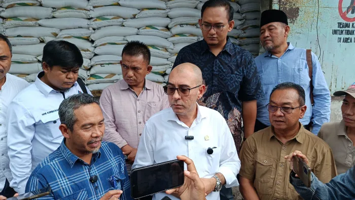 Puluhan Ribuan Ton Gula Bernilai Ratusan Miliar Rupiah Menumpuk di Gudang Pabrik Jawa Timur