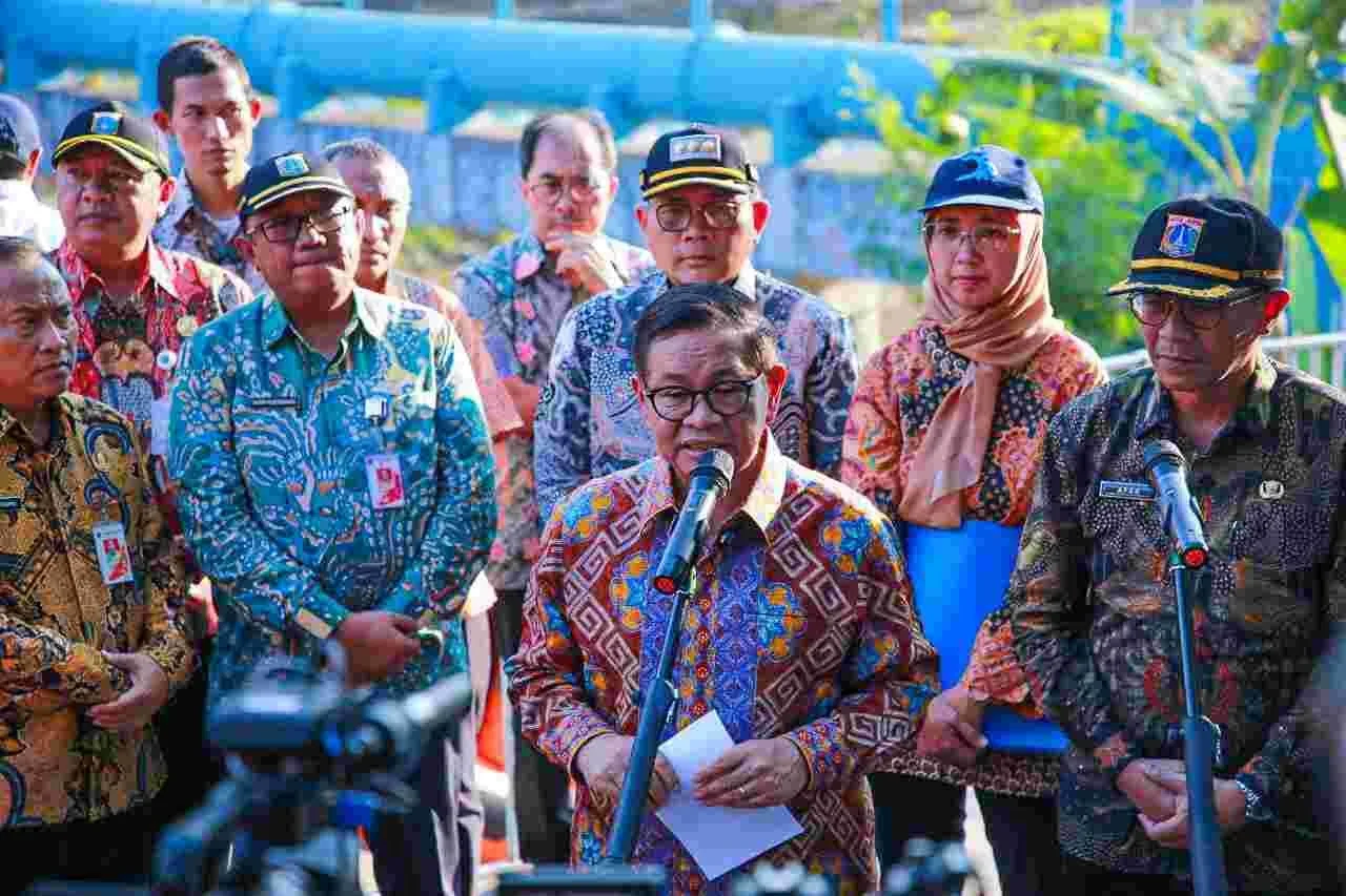 Pramono Naik Perahu Karet Mengukur Kali Ciliwung
