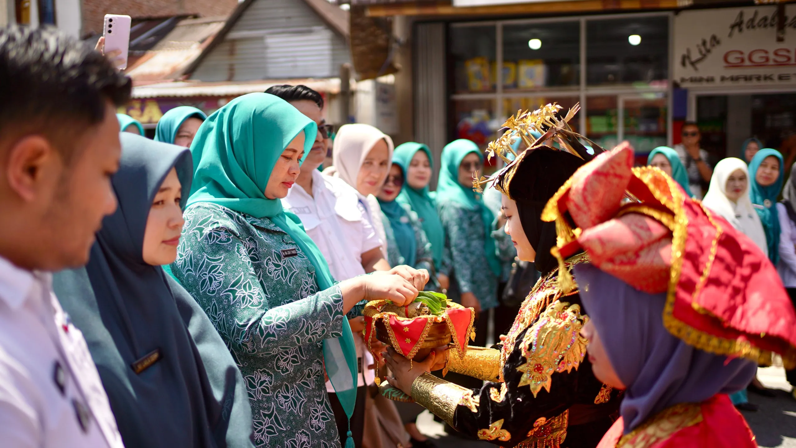 Ketua TP-PKK Kabupaten Solok Temu Ramah Bersama Penerima Manfaat PKH dan Kader Pemberdayaan di Nagari Surian