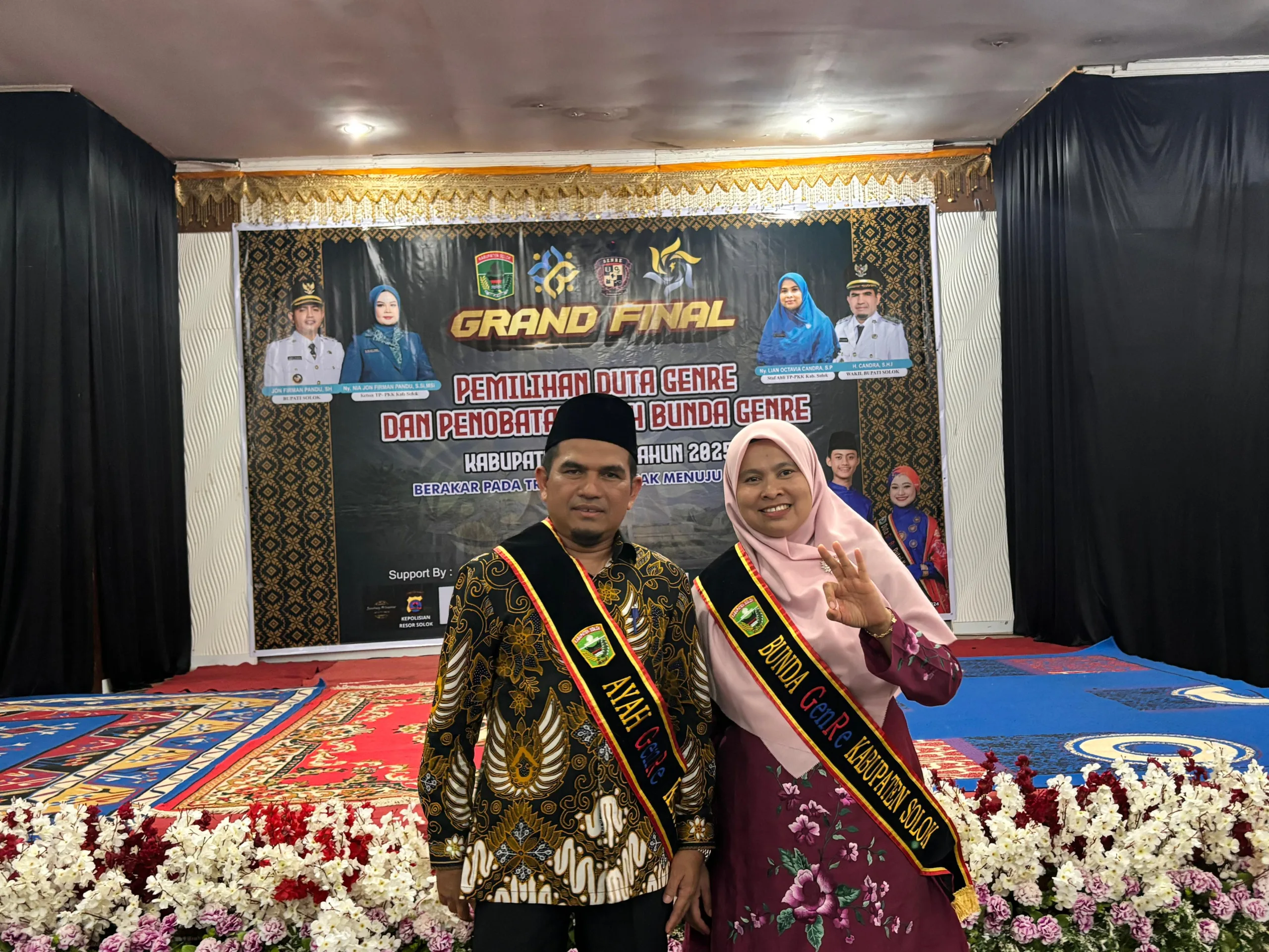 Wabup Candra dan Ketua GOW Dinobatkan sebagai Ayah dan Bunda GenRe Kabupaten Solok 2025