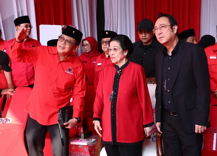 Sekjen Hasto Sambut Megawati dan M.Prananda Jelang Upacara HUT ke-80 RI
