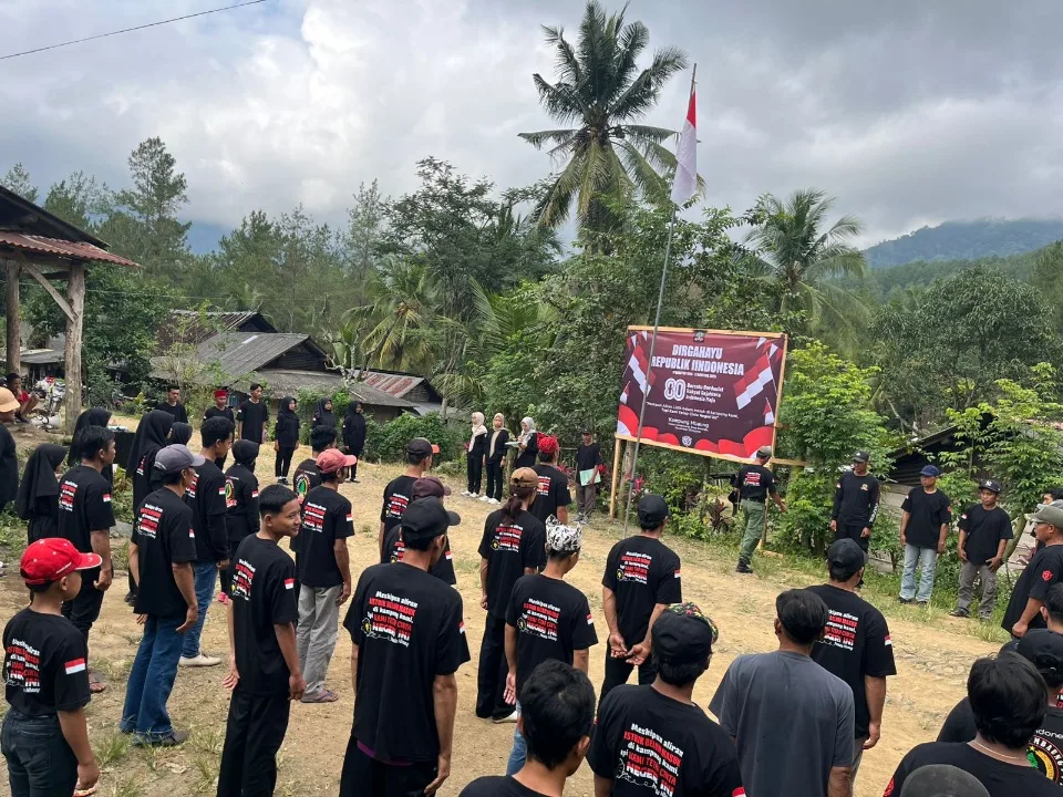 HUT RI Ke-80, Semangat Nasionalime Warga Kampung Mbaung Menunggu Masuk Aliran Listrik