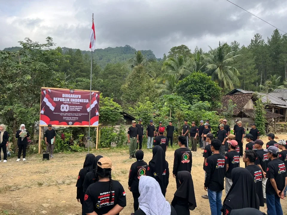HUT RI Ke-80, Semangat Nasionalime Warga Kampung Mbaung Menunggu Masuk Aliran Listrik